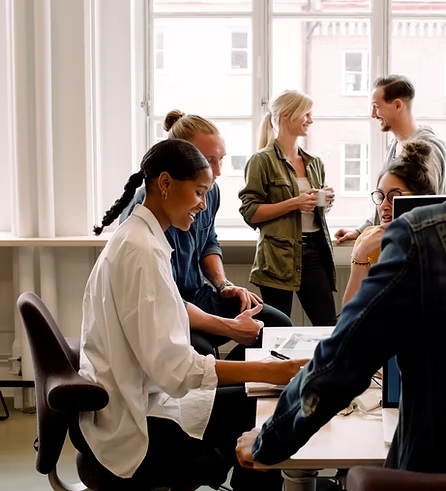 Image d'un groupe de personne en réunion